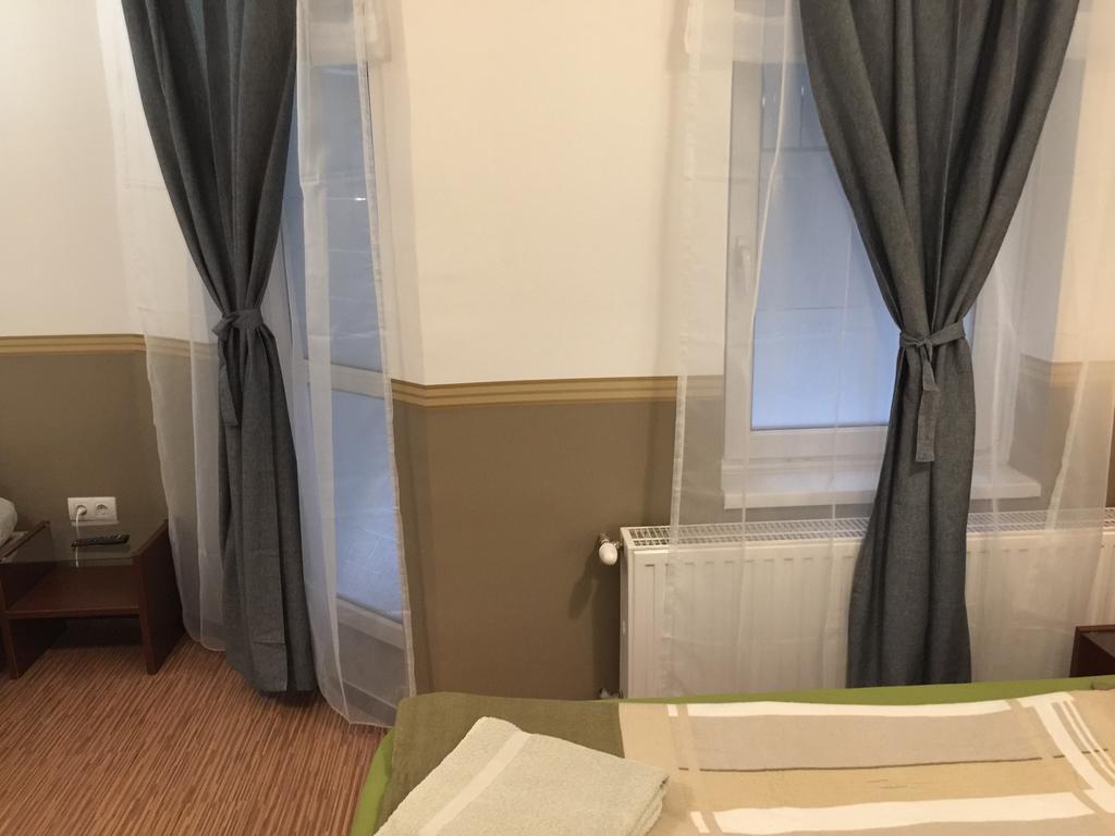エルヴィス ゲストハウス ブダペスト エクステリア 写真